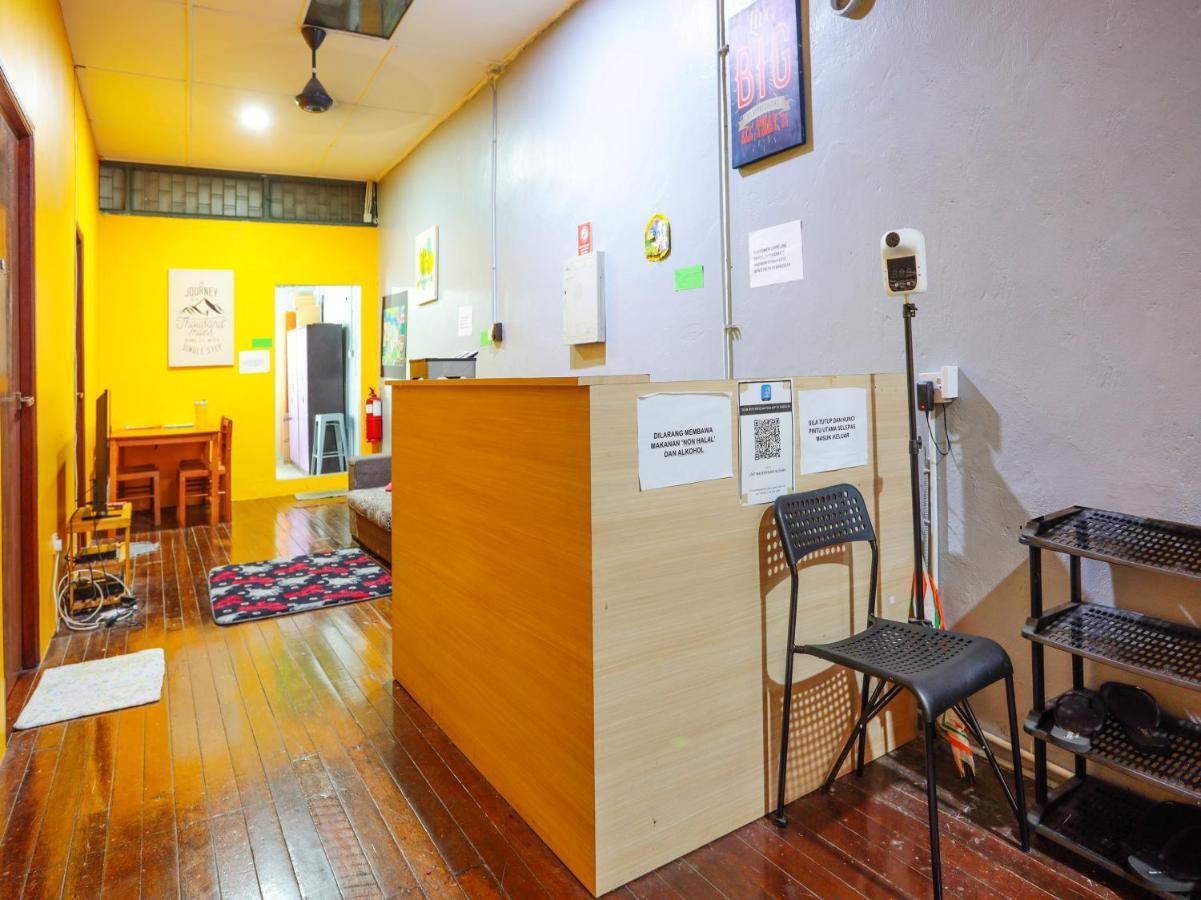 Hotel Spot On 90610 Loft Waterfront Kuching Esterno foto