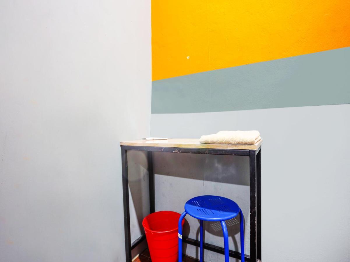 Hotel Spot On 90610 Loft Waterfront Kuching Esterno foto