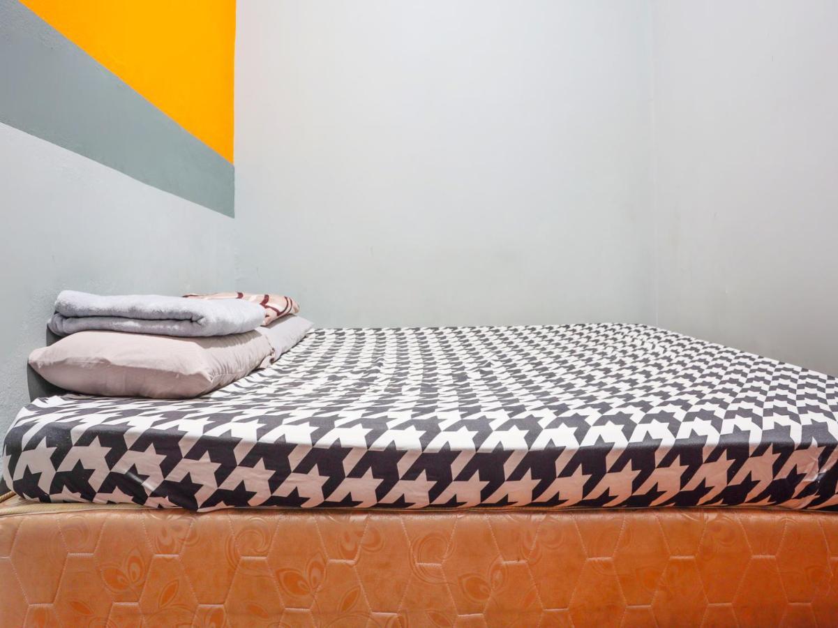 Hotel Spot On 90610 Loft Waterfront Kuching Esterno foto