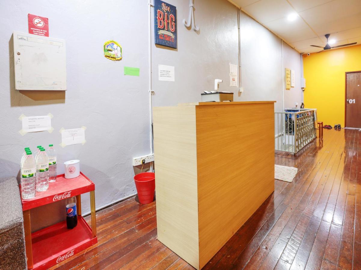 Hotel Spot On 90610 Loft Waterfront Kuching Esterno foto