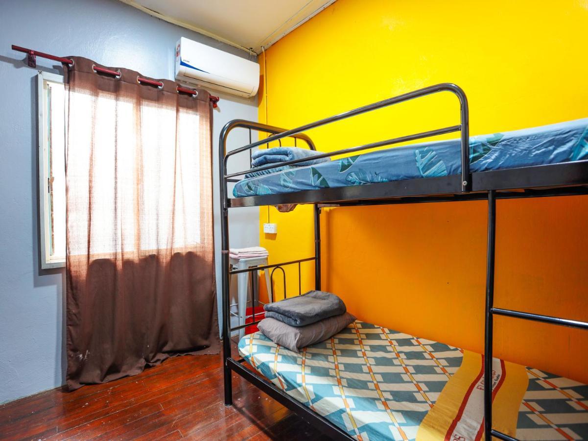 Hotel Spot On 90610 Loft Waterfront Kuching Esterno foto