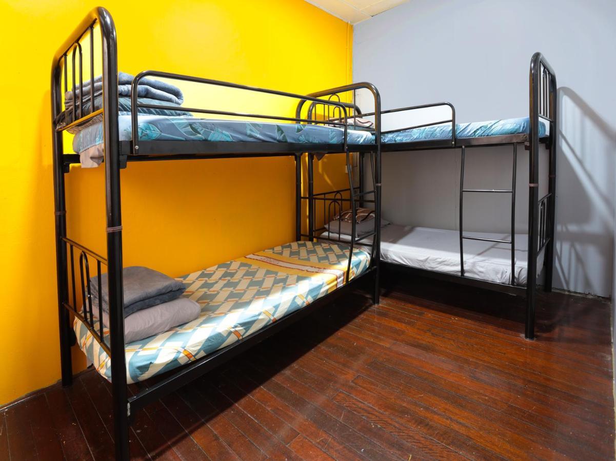 Hotel Spot On 90610 Loft Waterfront Kuching Esterno foto