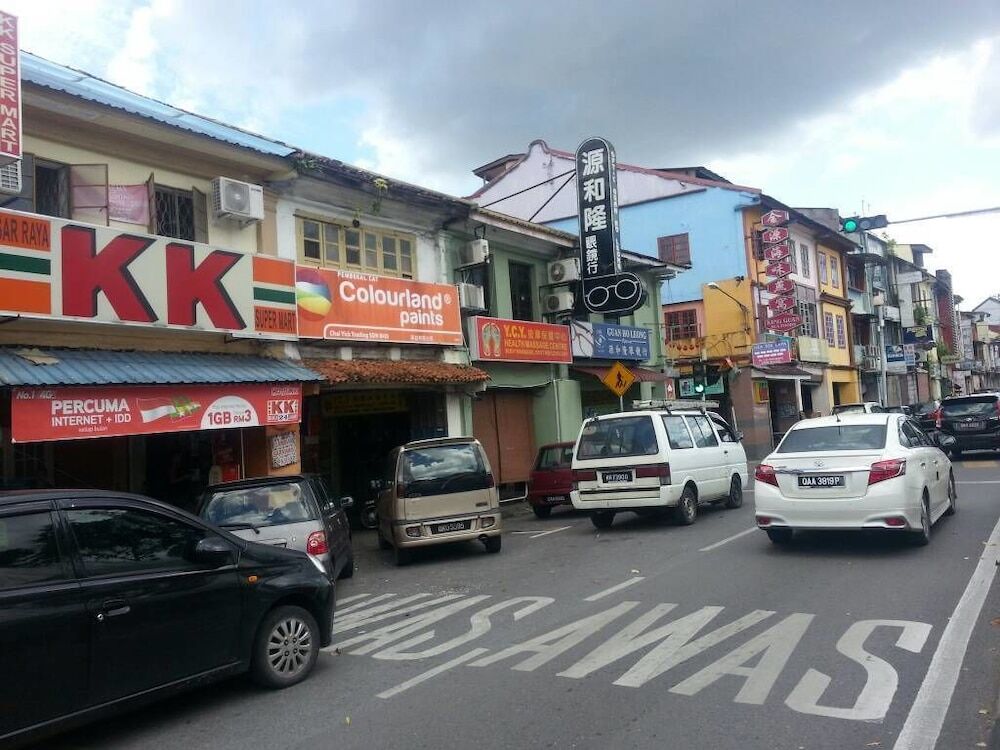 Hotel Spot On 90610 Loft Waterfront Kuching Esterno foto